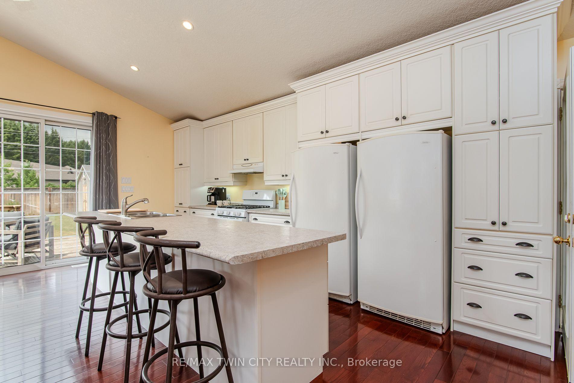 Photo 6 of 190 Laschinger Boulevard, Wilmot, New Hamburg — HOMEH
