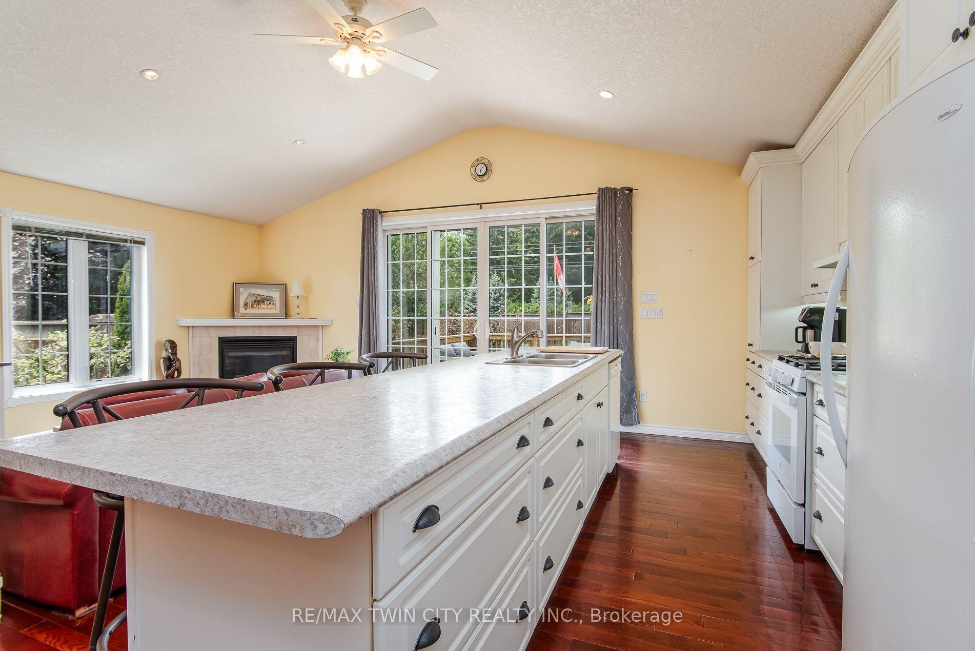 Photo 7 of 190 Laschinger Boulevard, Wilmot, New Hamburg — HOMEH