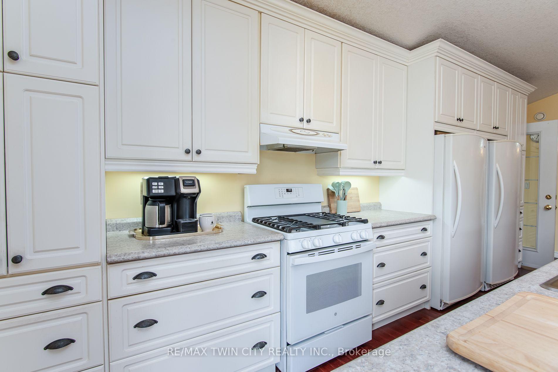 Photo 8 of 190 Laschinger Boulevard, Wilmot, New Hamburg — HOMEH