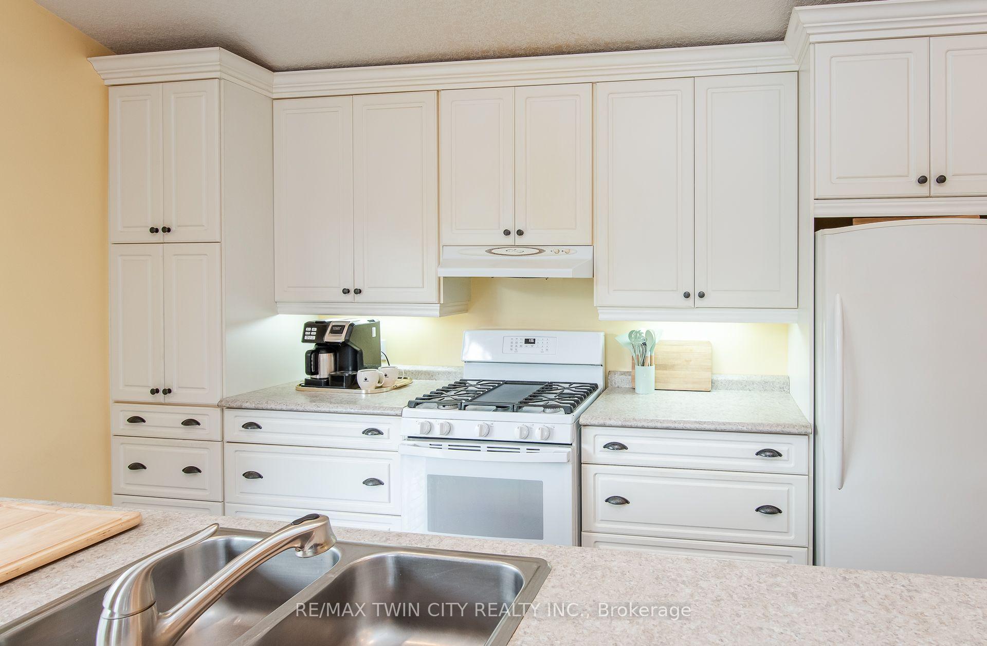 Photo 9 of 190 Laschinger Boulevard, Wilmot, New Hamburg — HOMEH