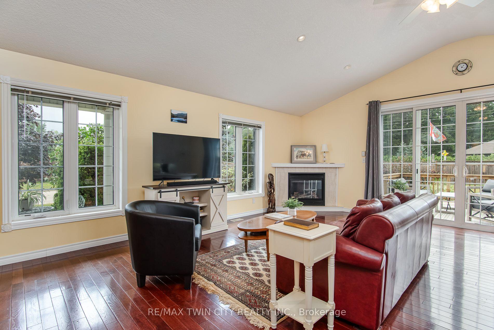 Photo 16 of 190 Laschinger Boulevard, Wilmot, New Hamburg — HOMEH