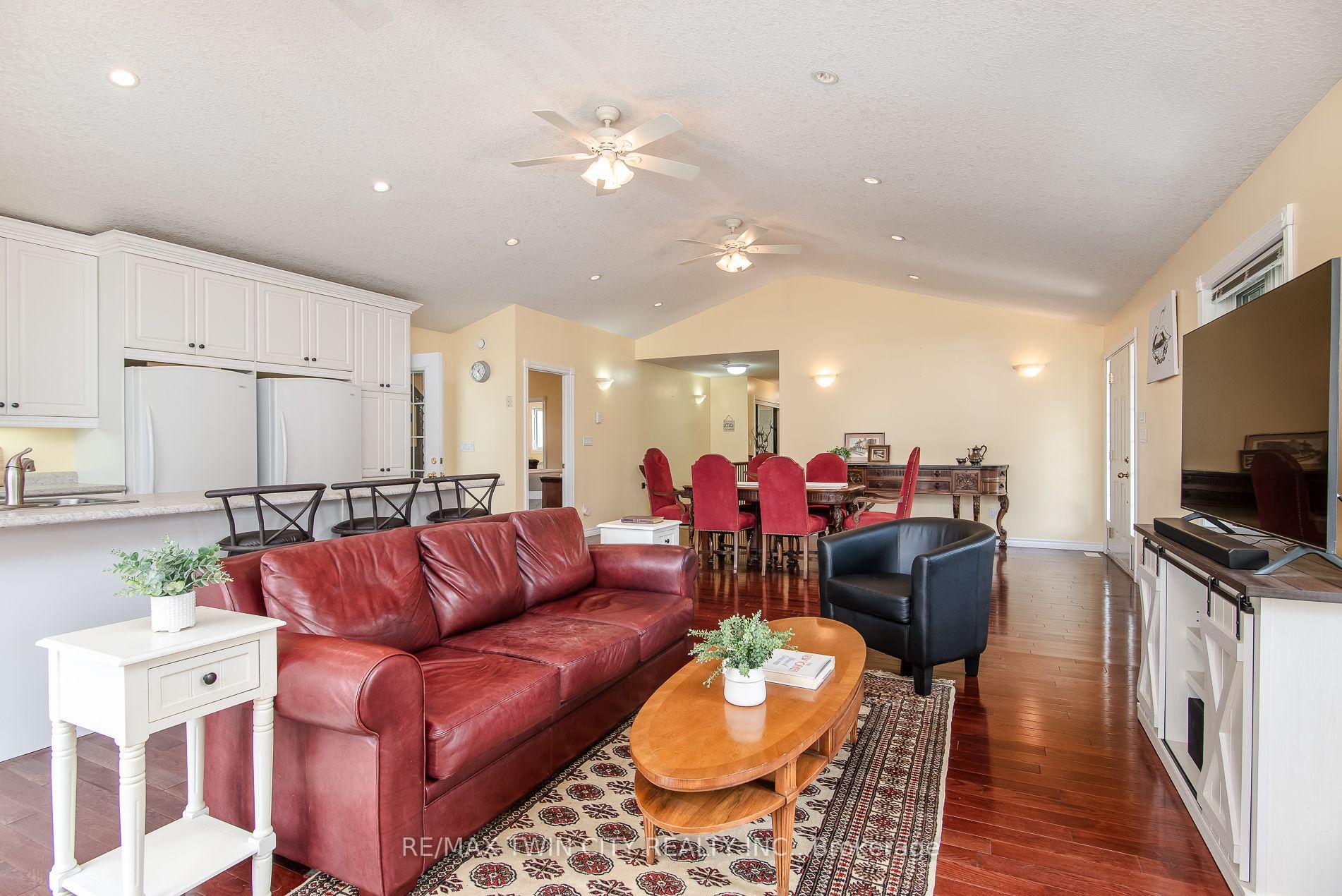 Photo 18 of 190 Laschinger Boulevard, Wilmot, New Hamburg — HOMEH
