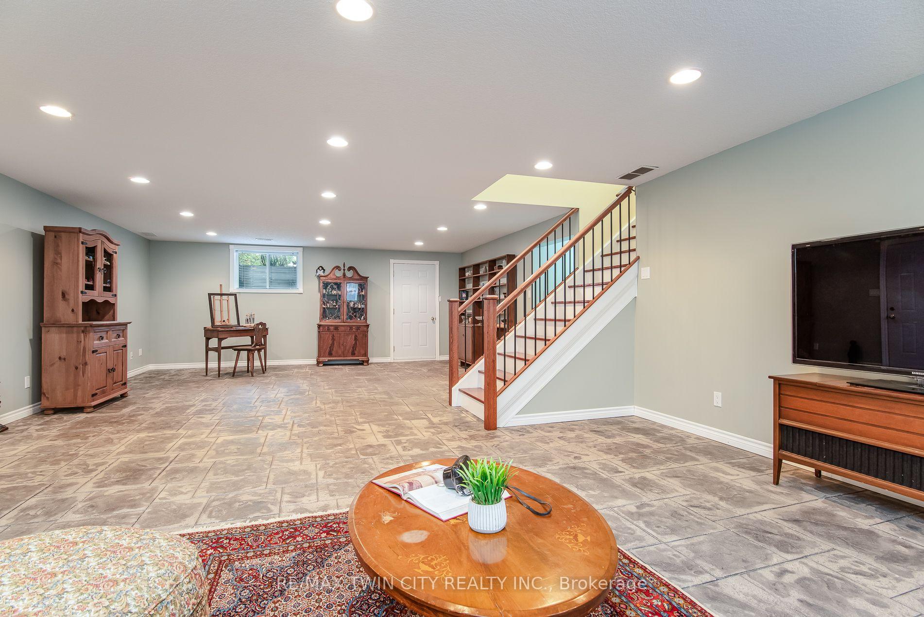 Photo 31 of 190 Laschinger Boulevard, Wilmot, New Hamburg — HOMEH