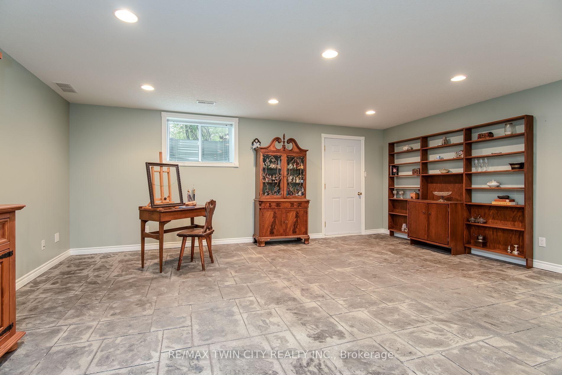 Photo 32 of 190 Laschinger Boulevard, Wilmot, New Hamburg — HOMEH
