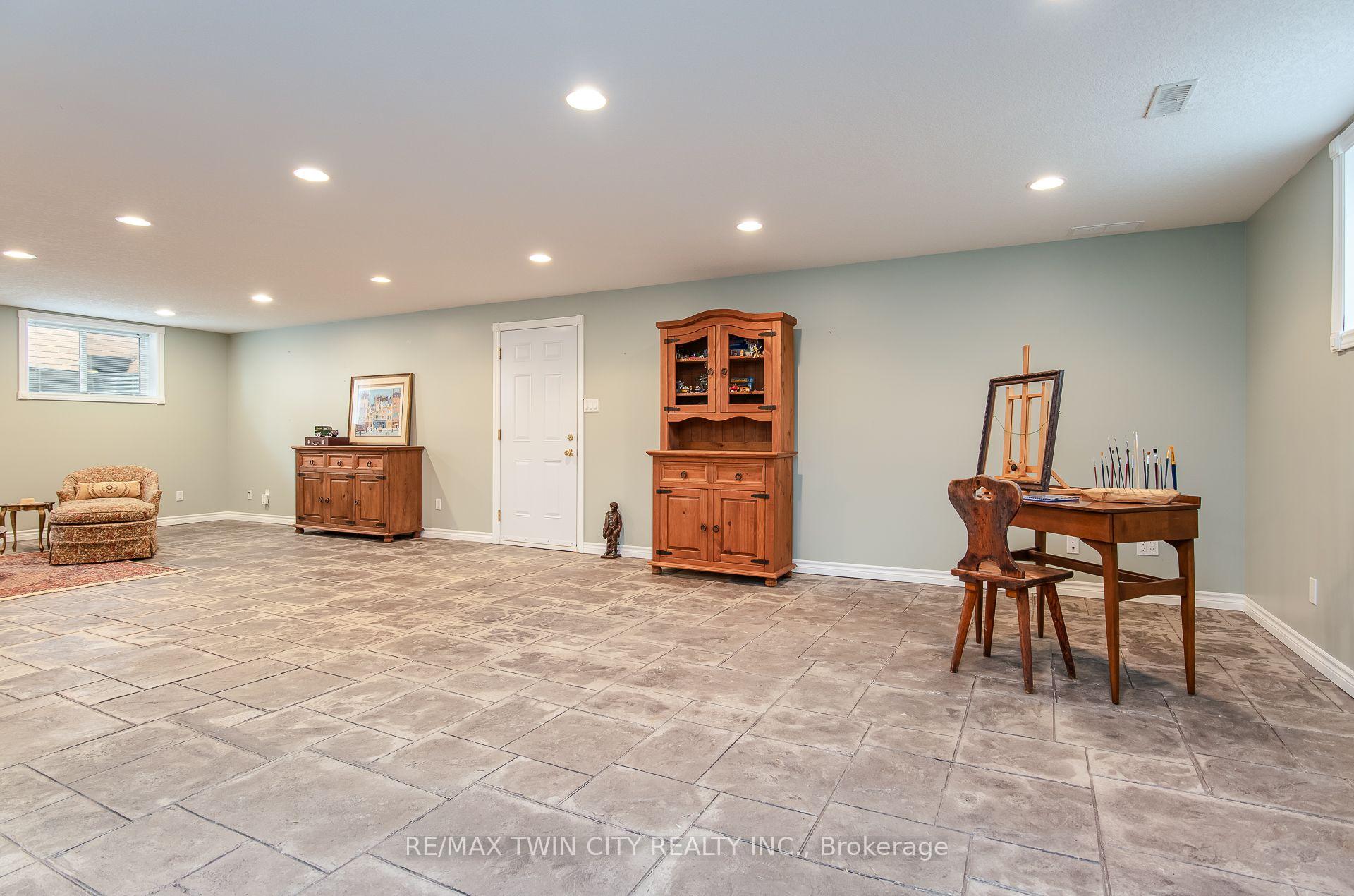 Photo 33 of 190 Laschinger Boulevard, Wilmot, New Hamburg — HOMEH