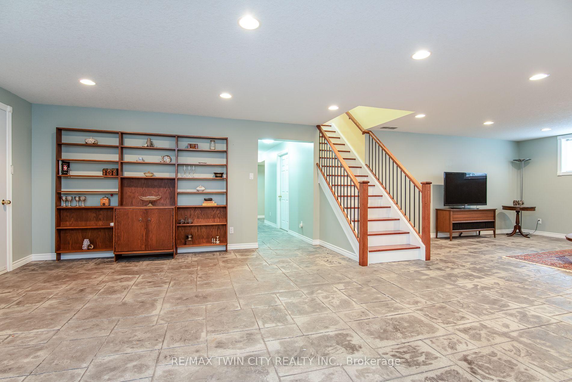 Photo 34 of 190 Laschinger Boulevard, Wilmot, New Hamburg — HOMEH