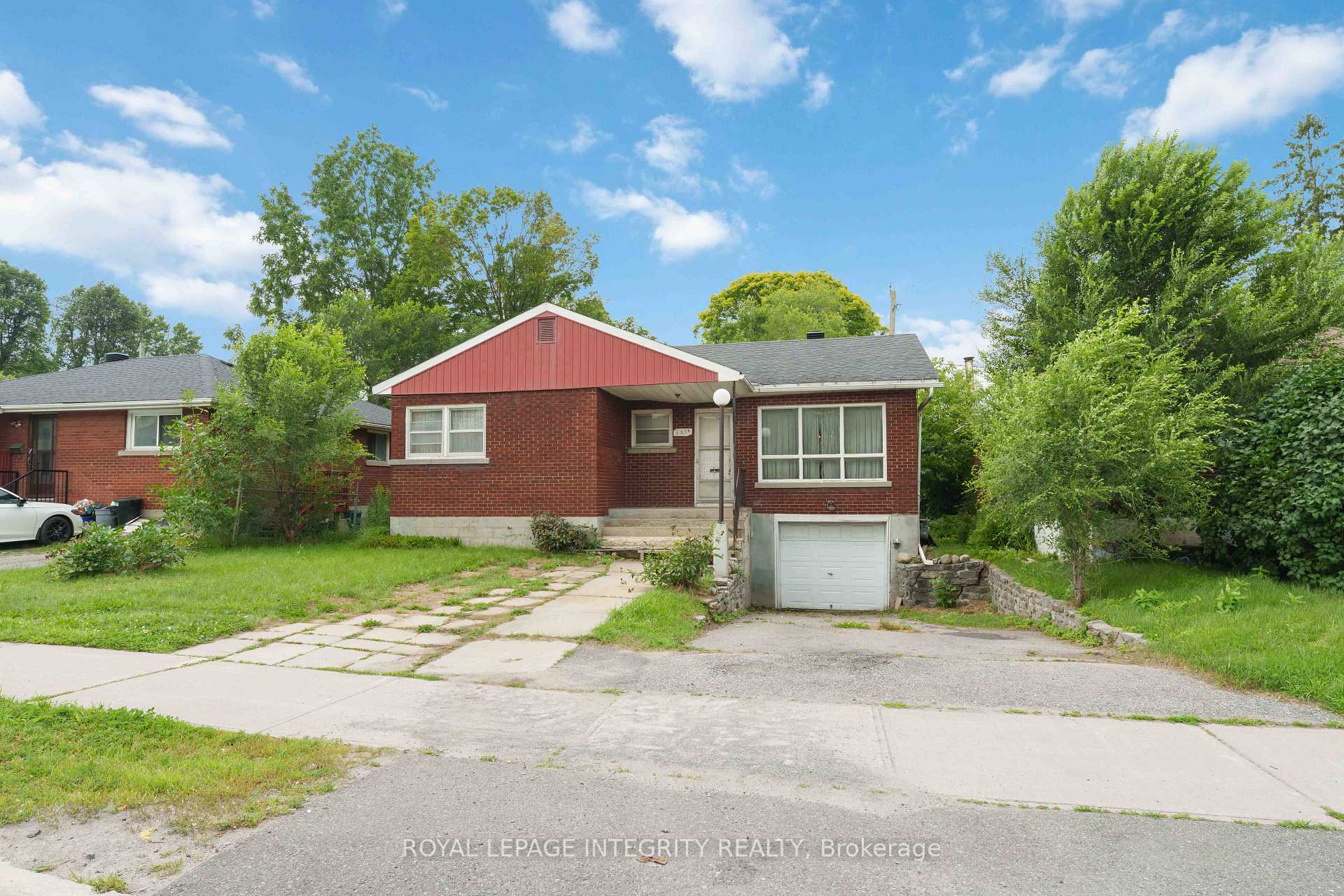 Photo of 1274 Woodroffe Avenue