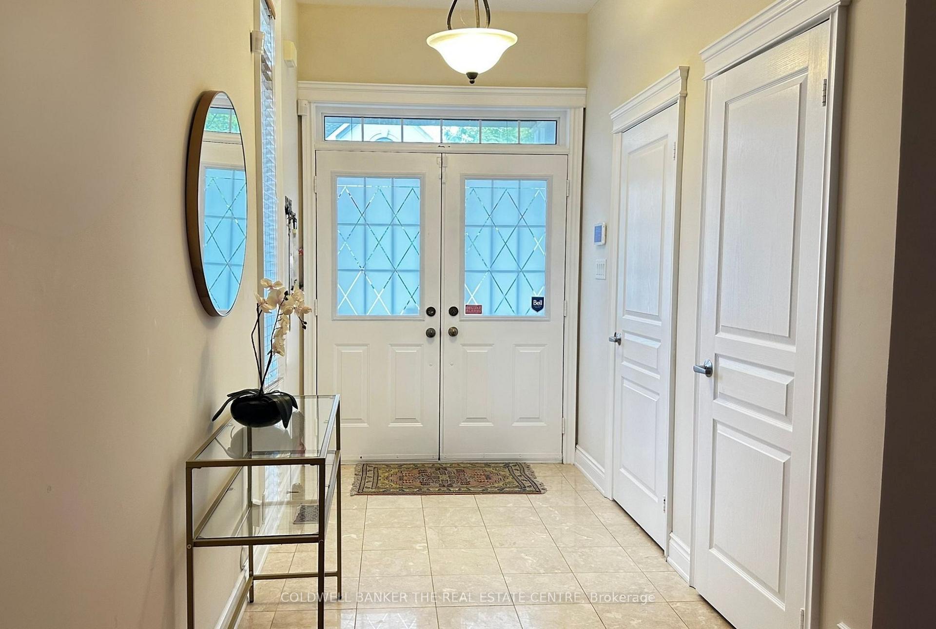 Photo 2 of Unit 64, 85 Stonecliffe Crescent, Aurora, Aurora Estates — HOMEH
