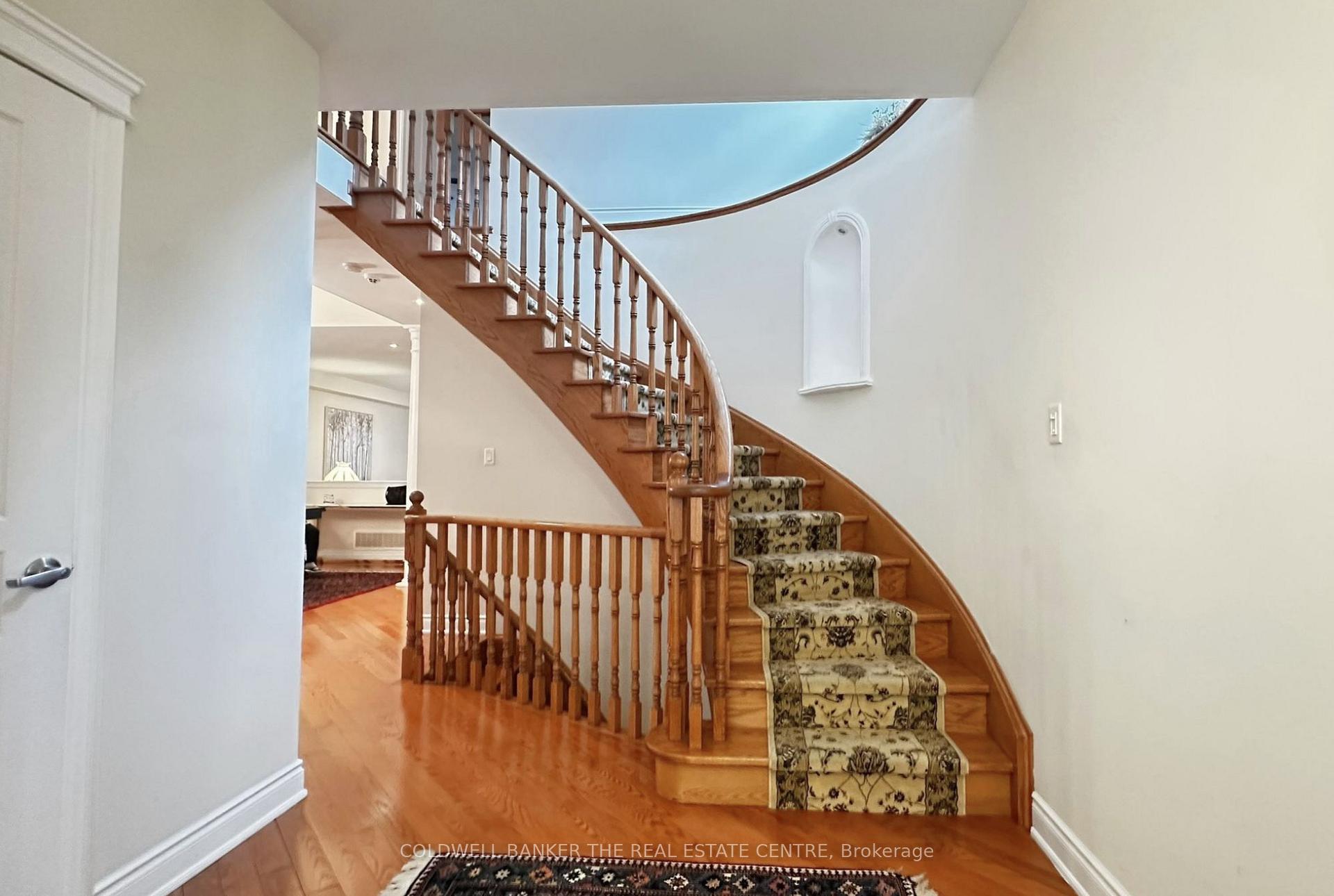 Photo 3 of Unit 64, 85 Stonecliffe Crescent, Aurora, Aurora Estates — HOMEH