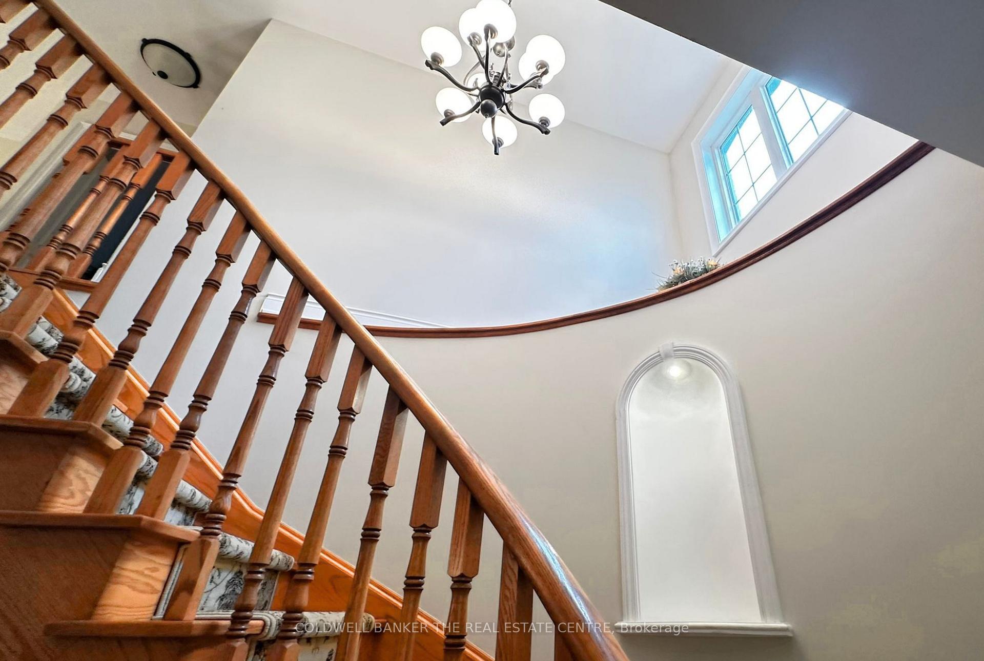 Photo 4 of Unit 64, 85 Stonecliffe Crescent, Aurora, Aurora Estates — HOMEH