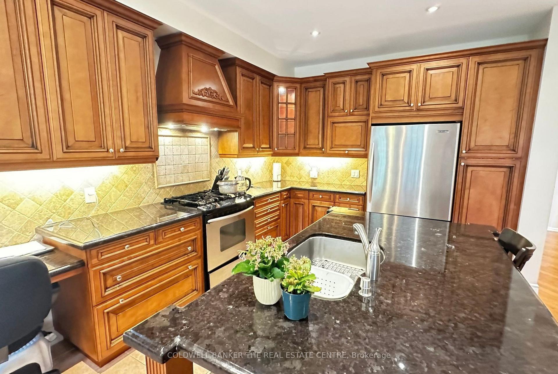 Photo 6 of Unit 64, 85 Stonecliffe Crescent, Aurora, Aurora Estates — HOMEH