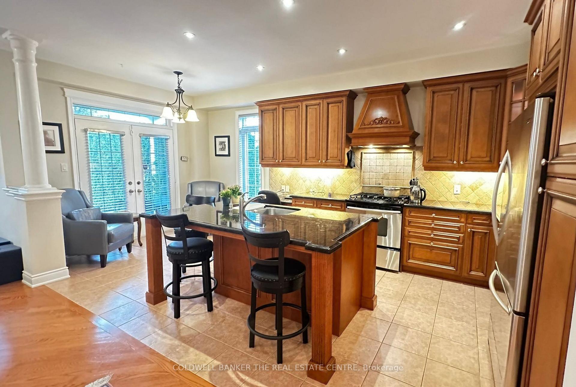 Photo 7 of Unit 64, 85 Stonecliffe Crescent, Aurora, Aurora Estates — HOMEH