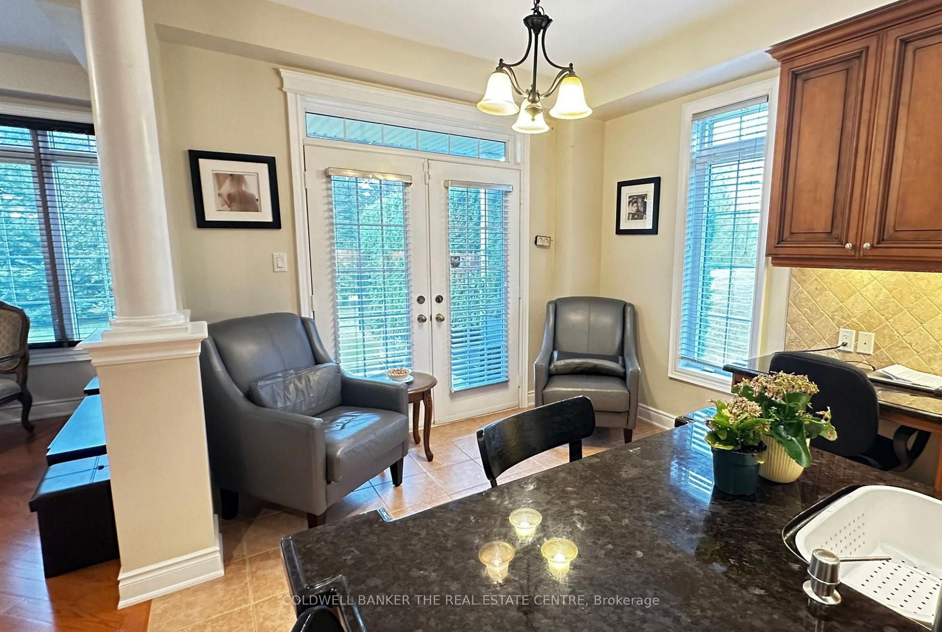 Photo 8 of Unit 64, 85 Stonecliffe Crescent, Aurora, Aurora Estates — HOMEH