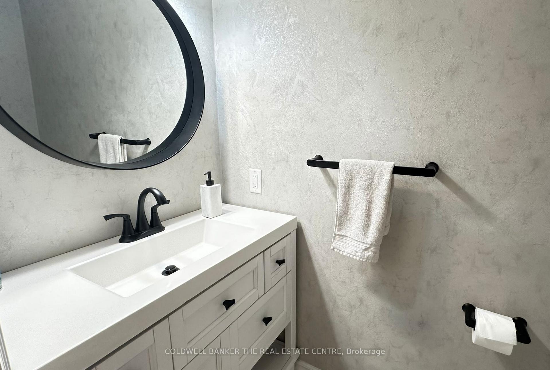 Photo 13 of Unit 64, 85 Stonecliffe Crescent, Aurora, Aurora Estates — HOMEH