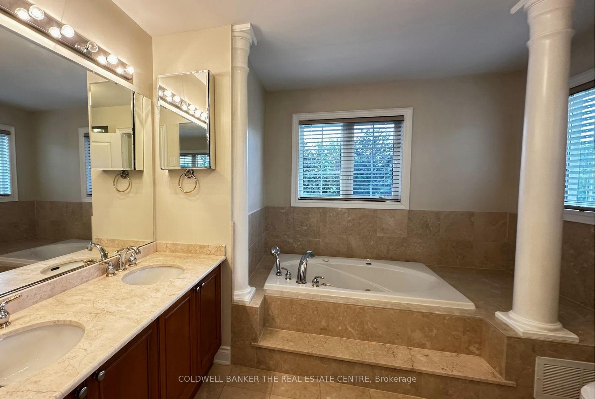 Photo 20 of Unit 64, 85 Stonecliffe Crescent, Aurora, Aurora Estates — HOMEH