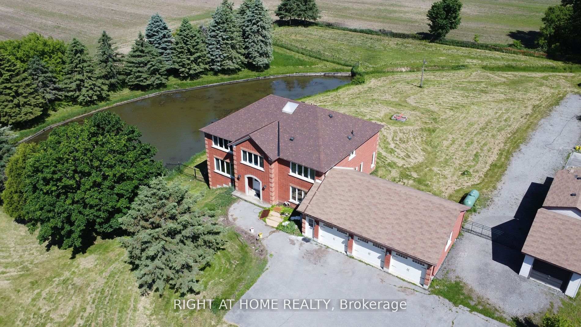 Photo 2 of 1008 Mount Albert Road, East Gwillimbury, Rural East Gwillimbury — HOMEH