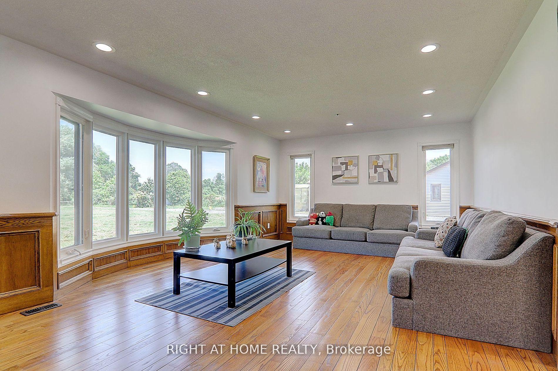 Photo 6 of 1008 Mount Albert Road, East Gwillimbury, Rural East Gwillimbury — HOMEH