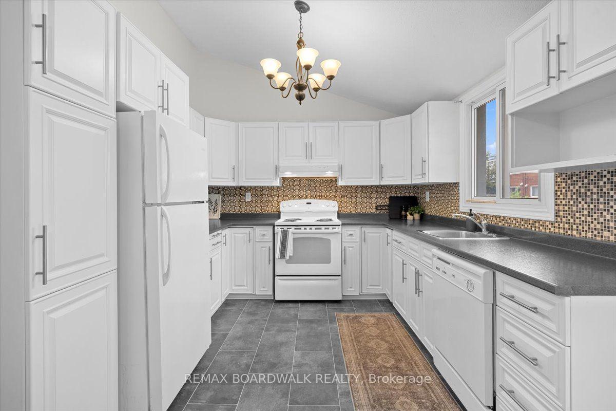 Photo 8 of 1219 Notting Hill Avenue, Ottawa, Brookfield Gardens — HOMEH