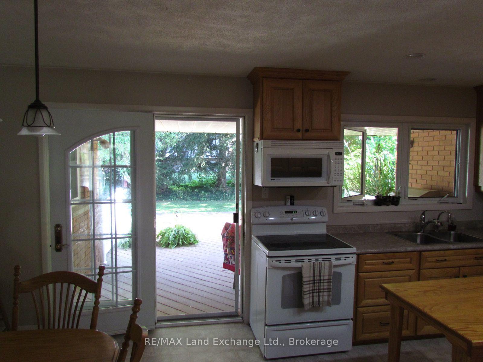Photo 9 of 115 Brown'S Lane, Brockton — HOMEH