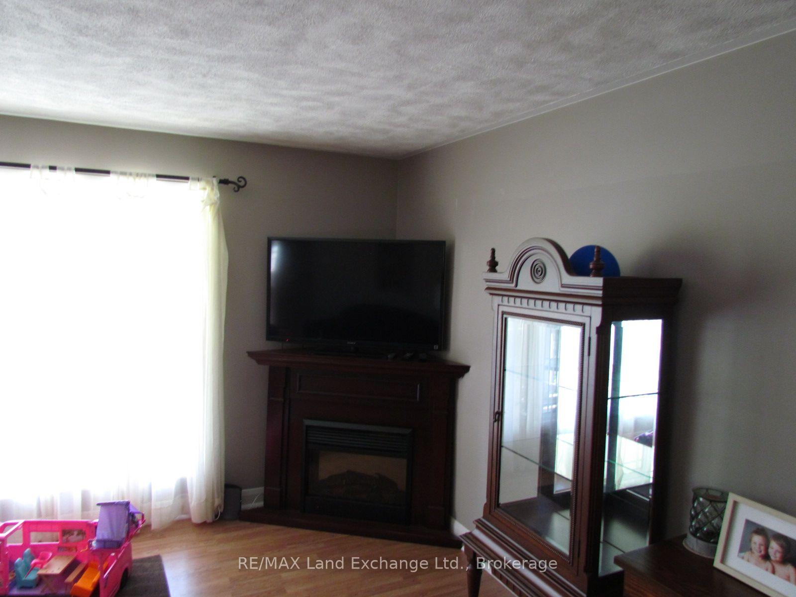 Photo 10 of 115 Brown'S Lane, Brockton — HOMEH