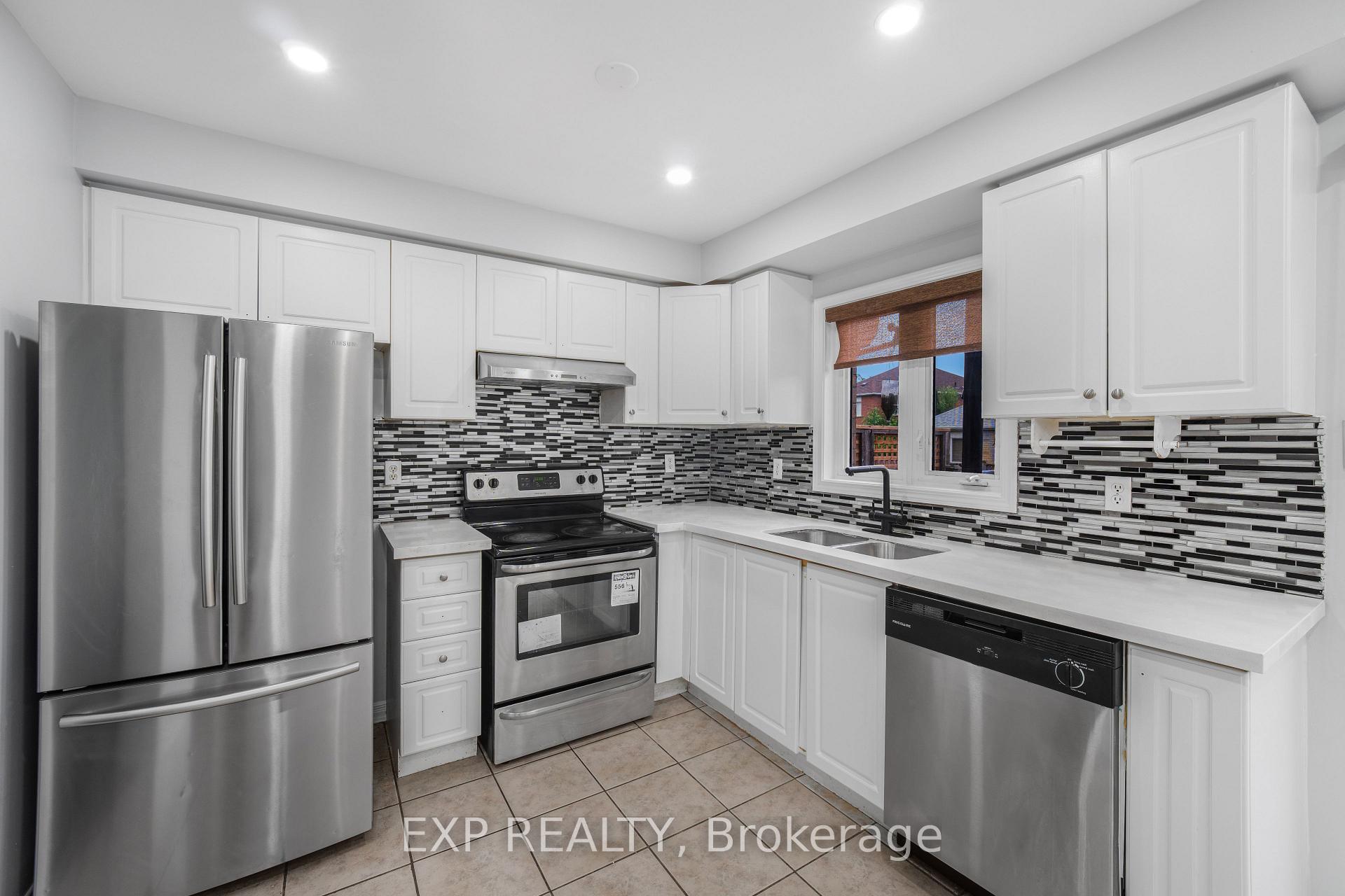 Photo 3 of 128 Olympia Crescent, Brampton, Fletcher's Meadow — HOMEH