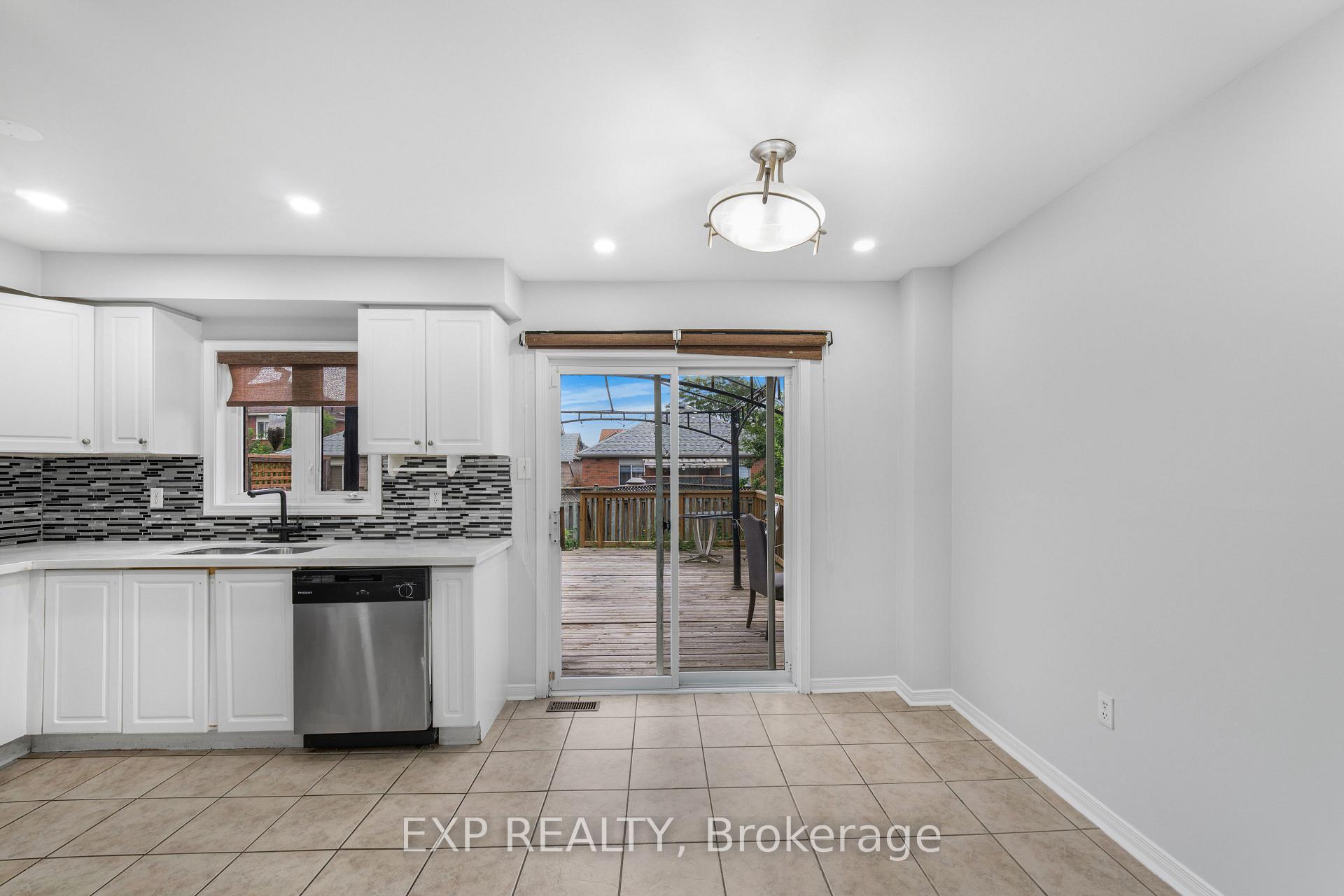 Photo 5 of 128 Olympia Crescent, Brampton, Fletcher's Meadow — HOMEH