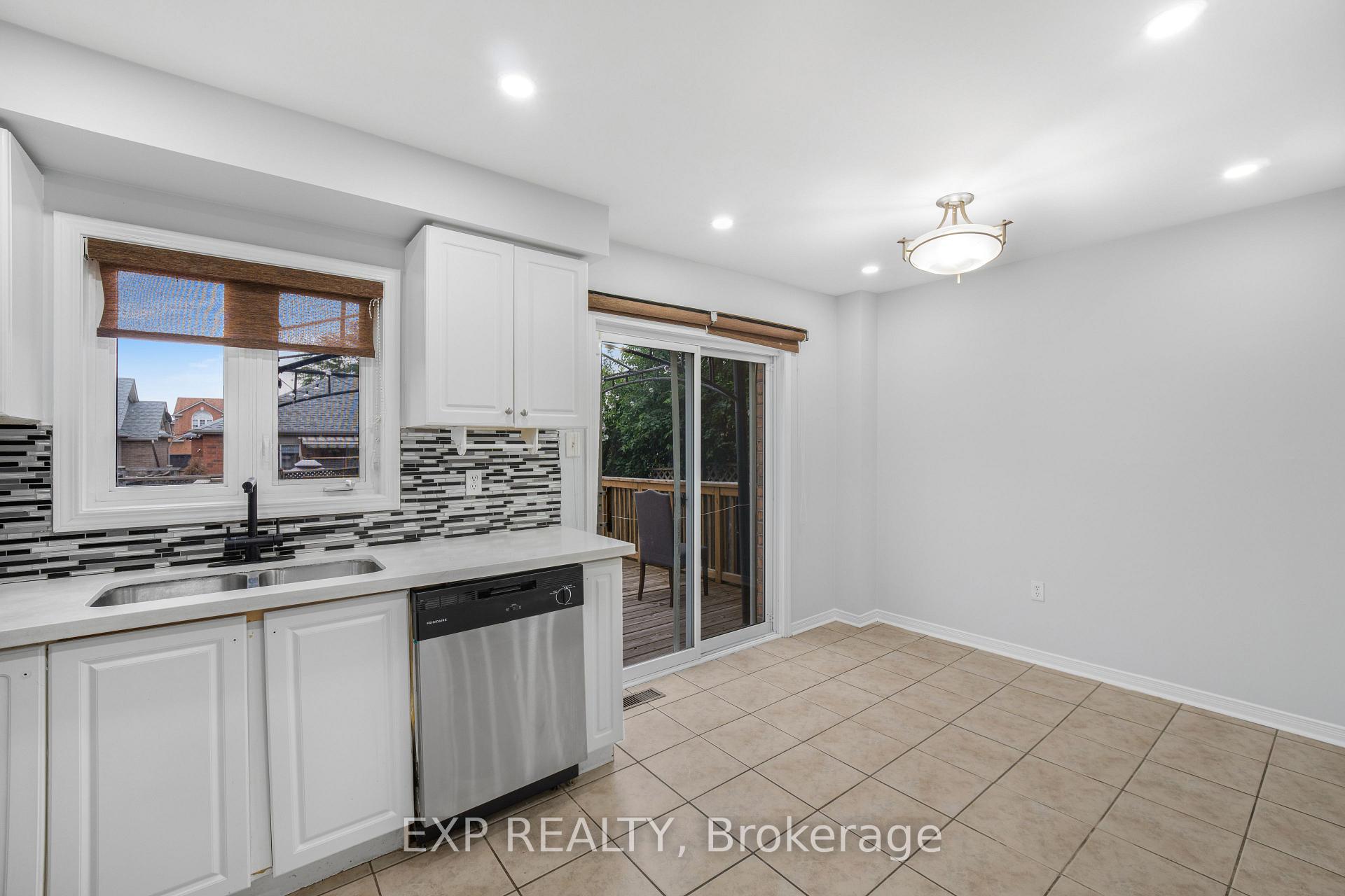 Photo 6 of 128 Olympia Crescent, Brampton, Fletcher's Meadow — HOMEH