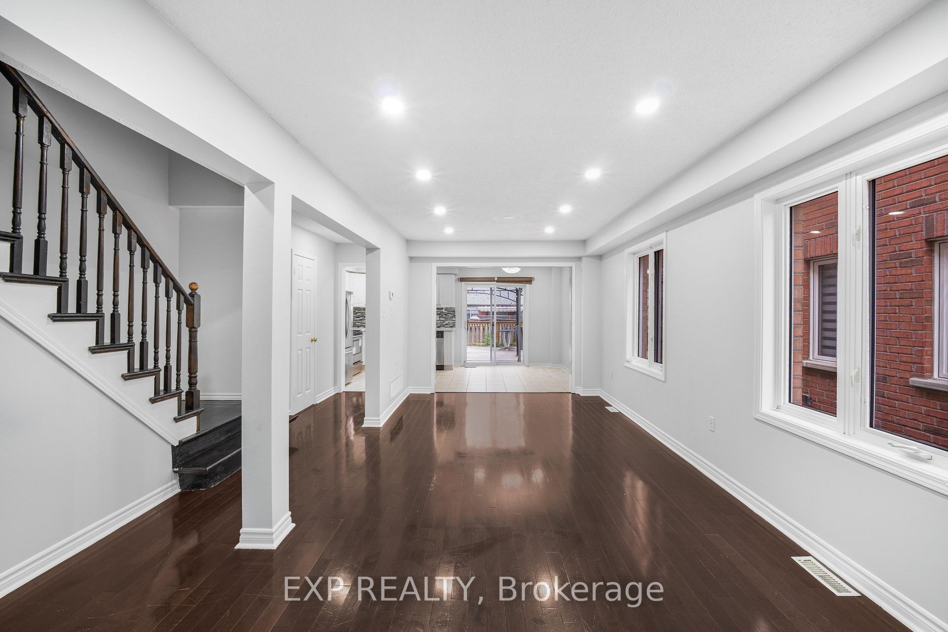 Photo 8 of 128 Olympia Crescent, Brampton, Fletcher's Meadow — HOMEH
