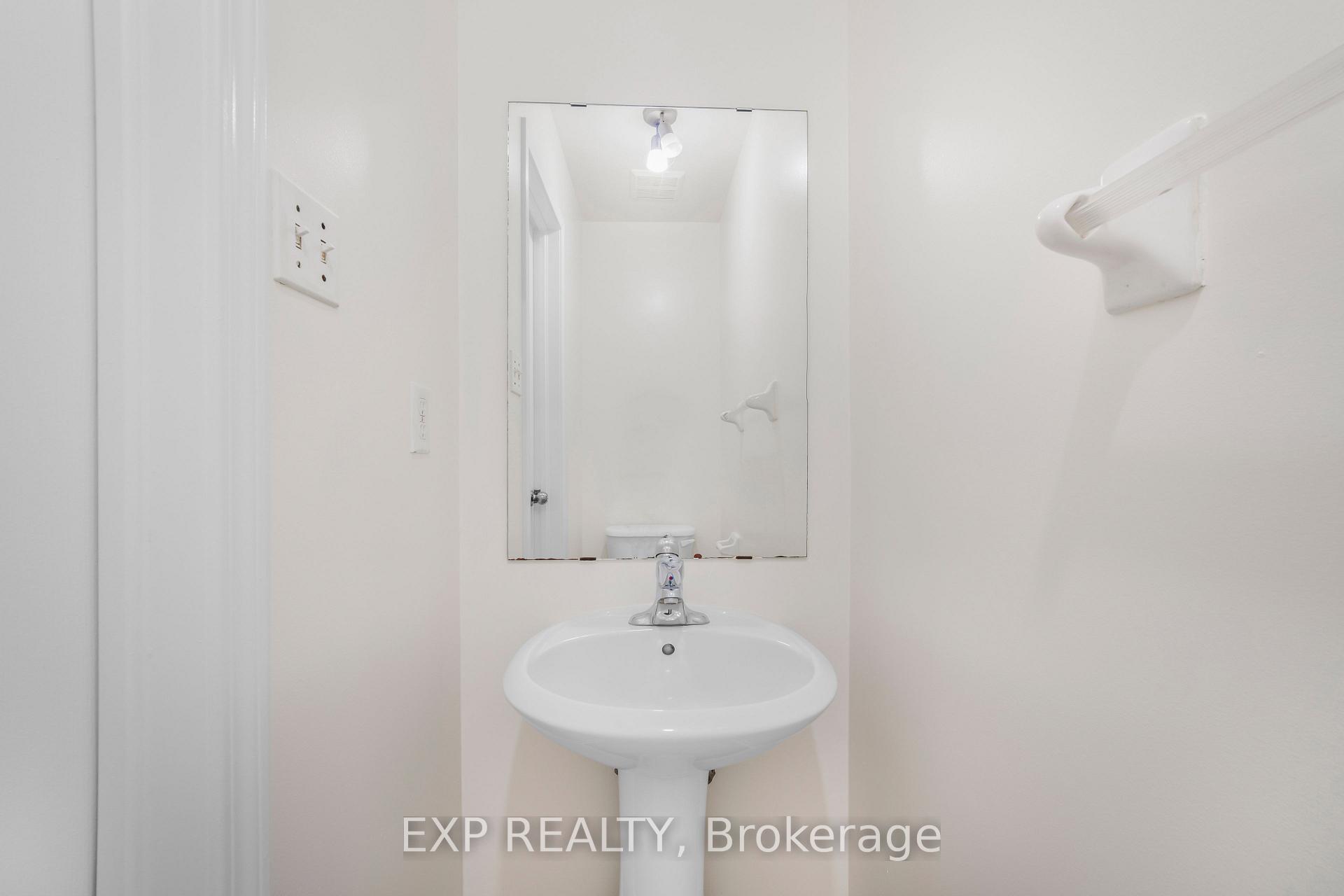 Photo 10 of 128 Olympia Crescent, Brampton, Fletcher's Meadow — HOMEH