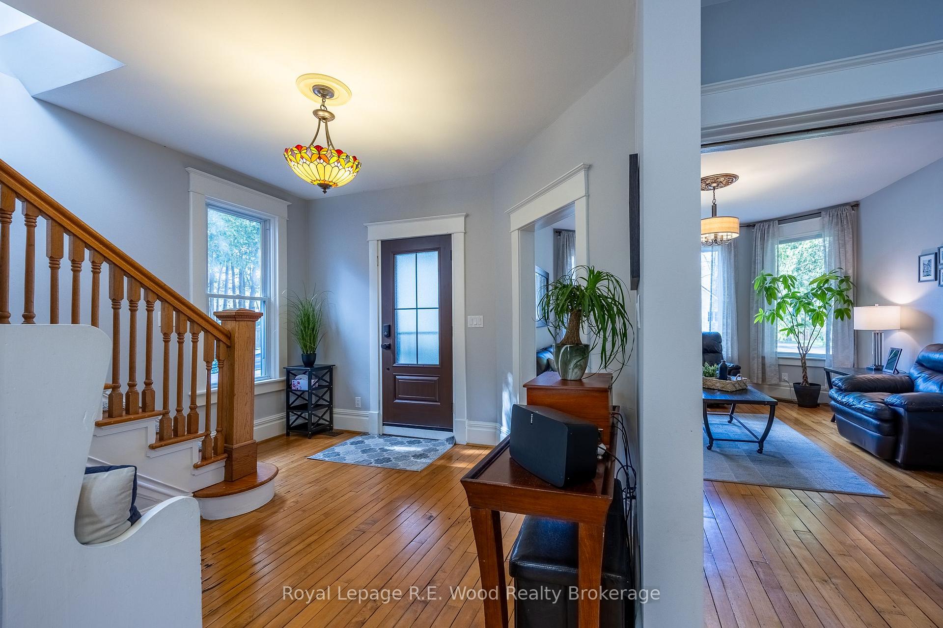 Photo 2 of 10 George Street, Tillsonburg — HOMEH