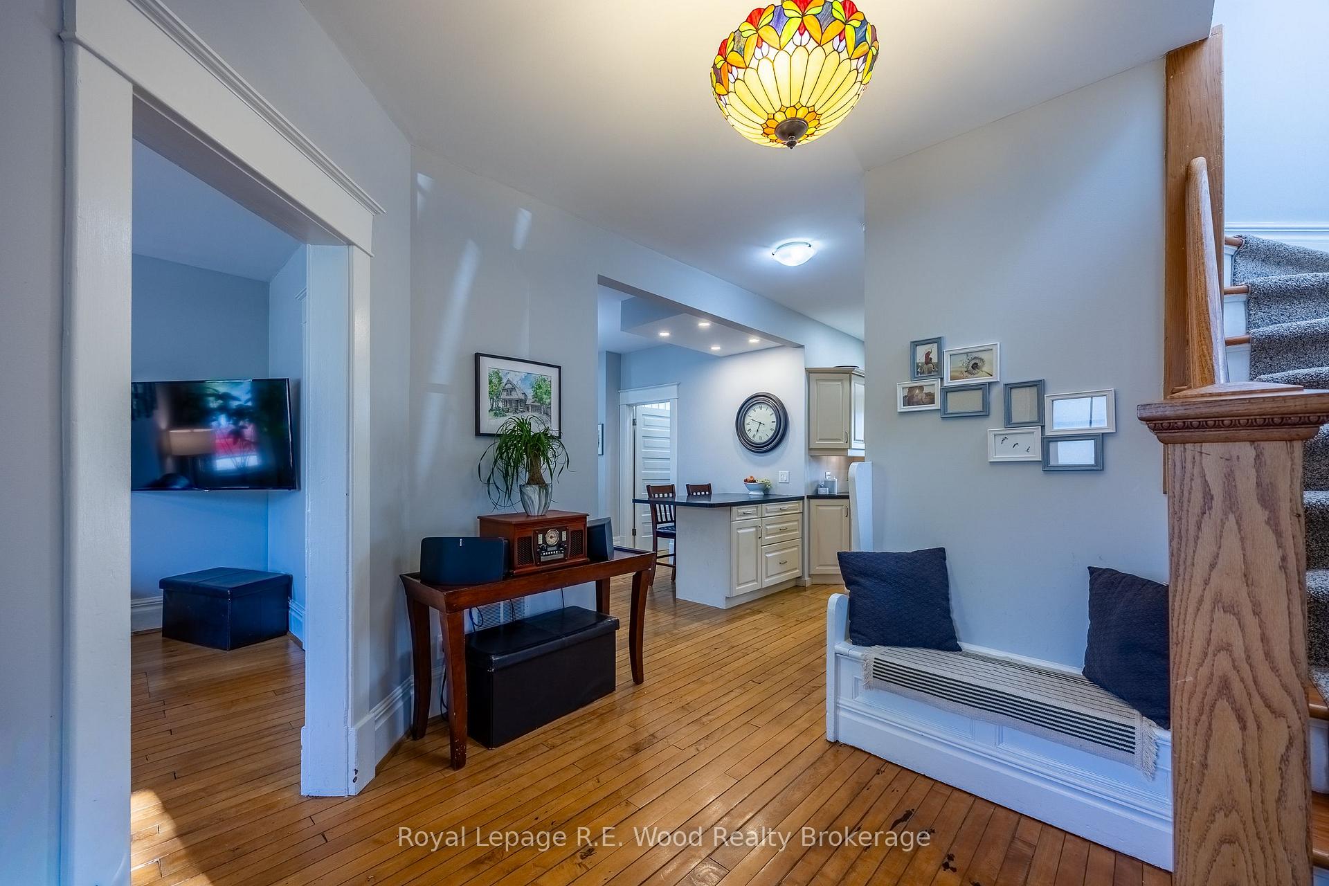 Photo 3 of 10 George Street, Tillsonburg — HOMEH