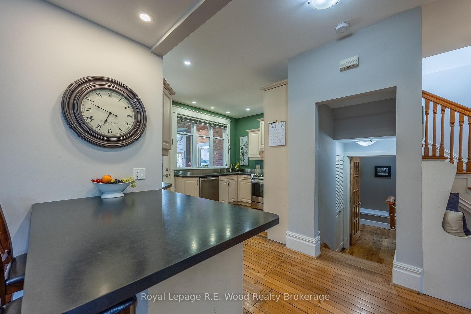 Photo 4 of 10 George Street, Tillsonburg — HOMEH