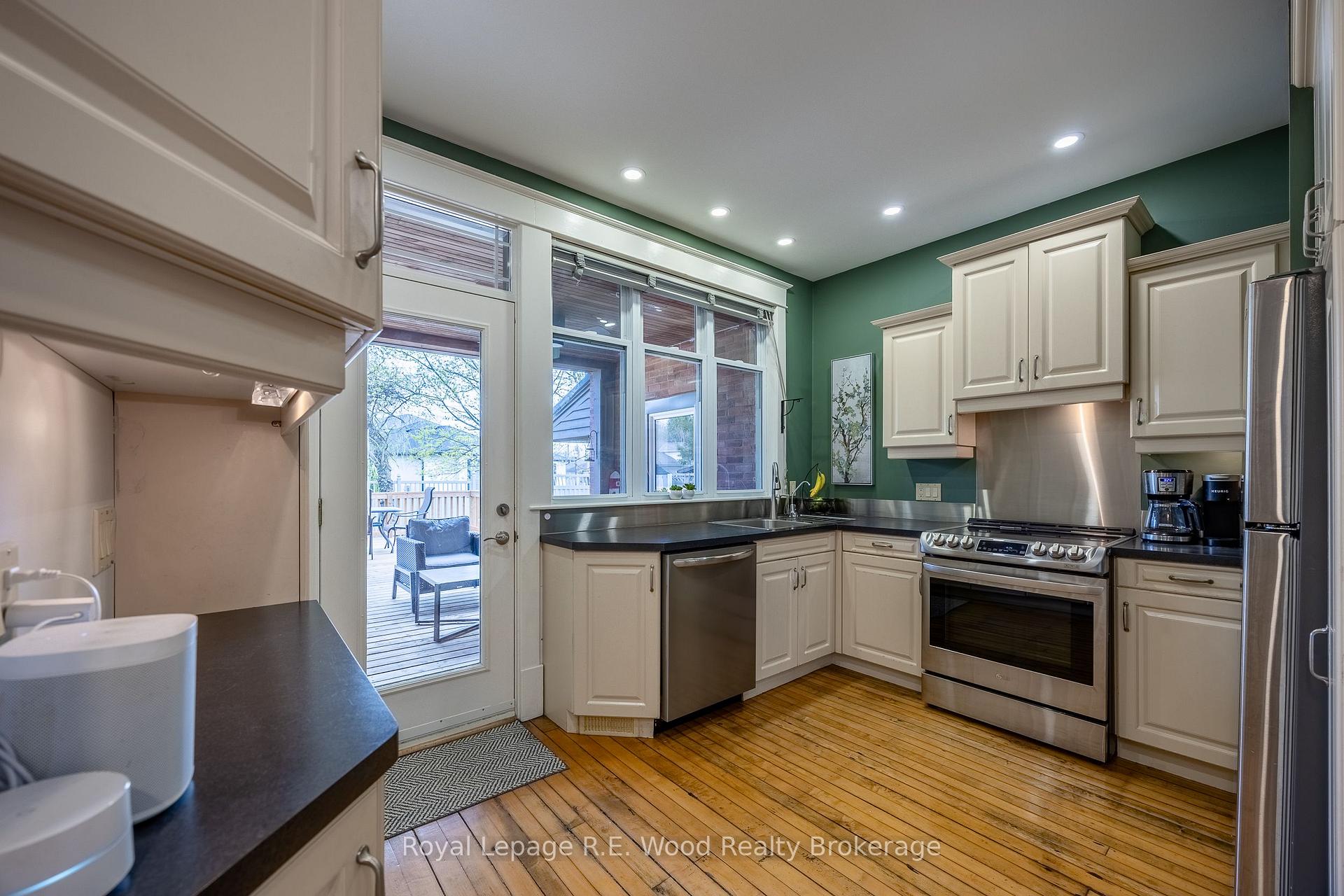 Photo 5 of 10 George Street, Tillsonburg — HOMEH