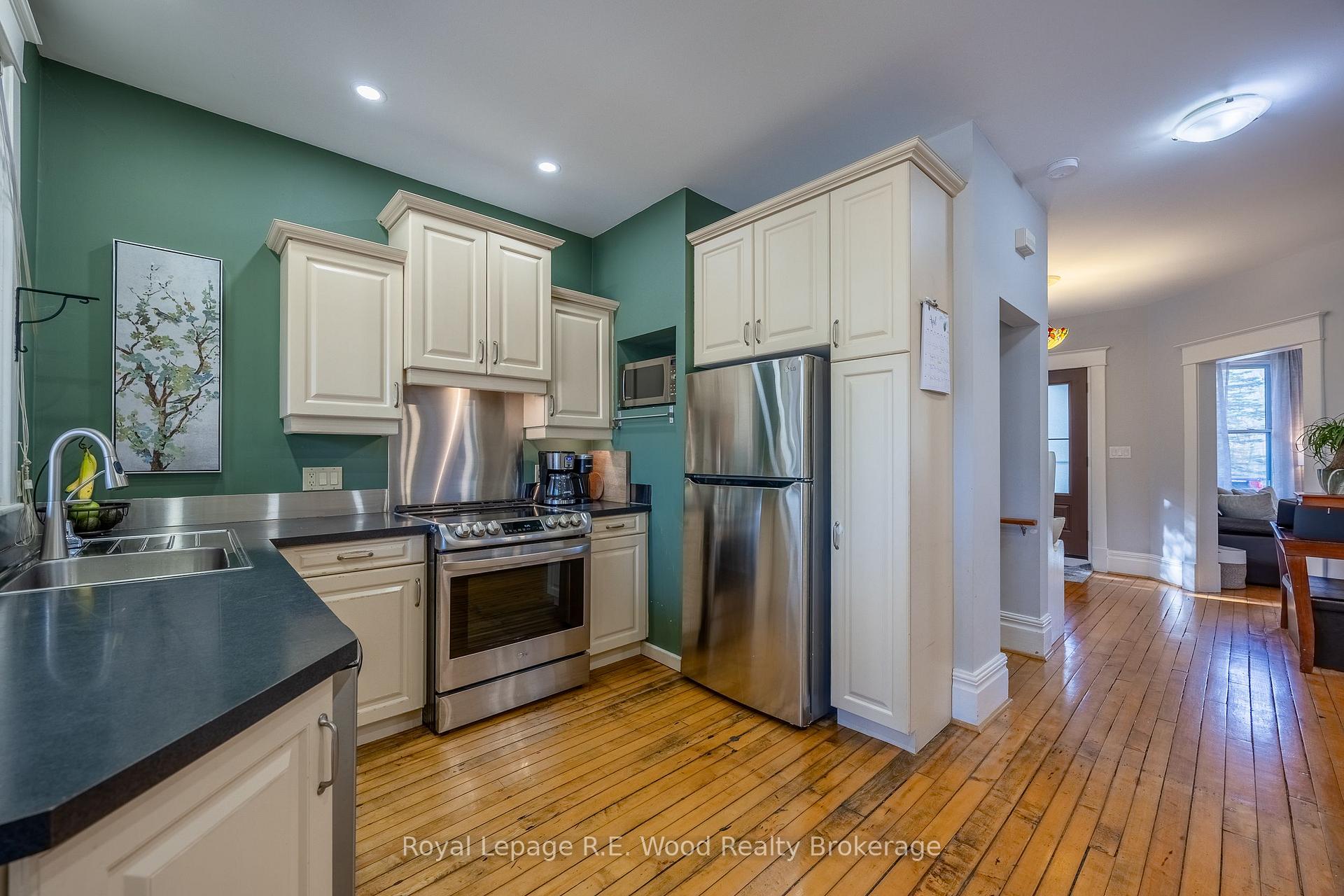 Photo 6 of 10 George Street, Tillsonburg — HOMEH