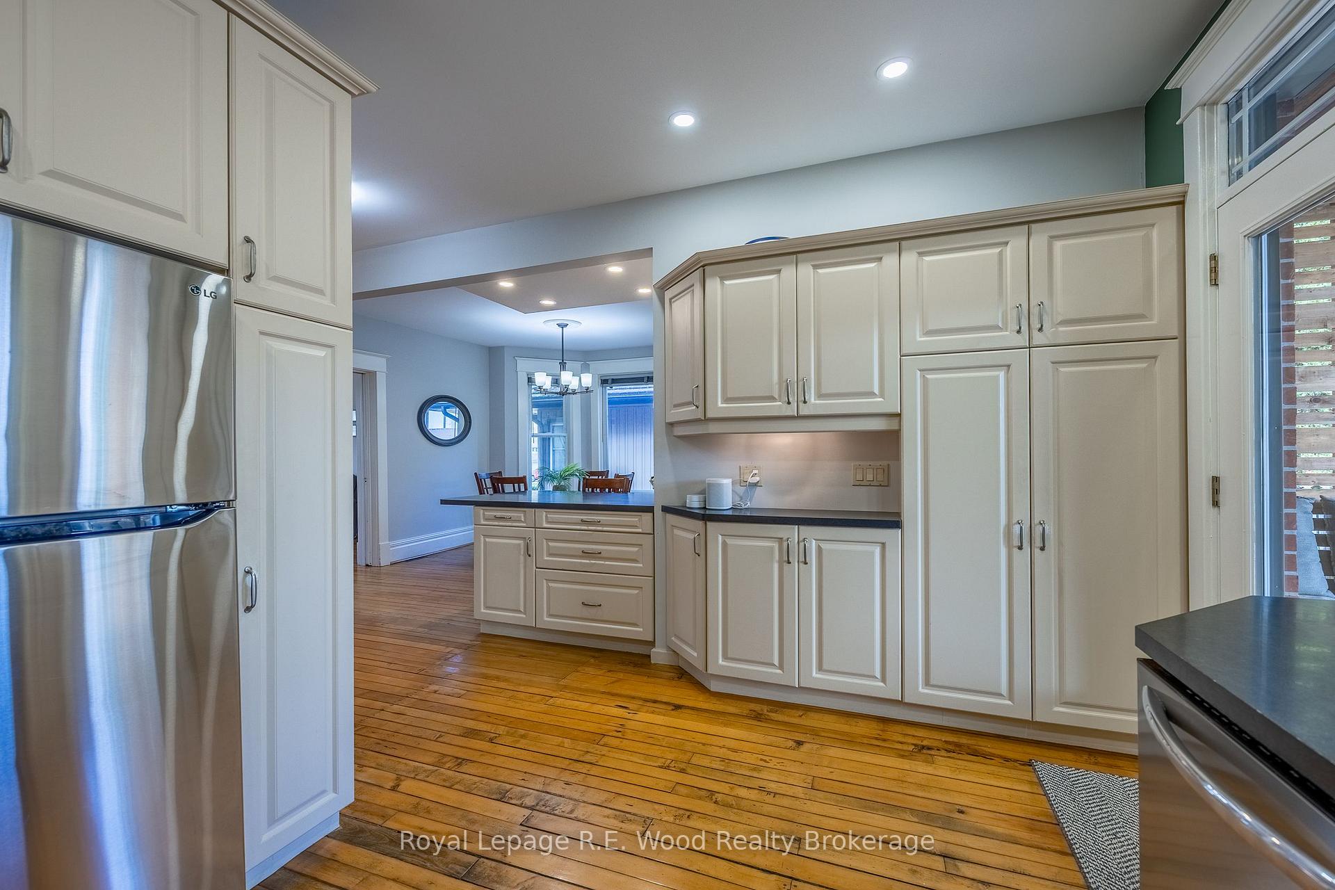 Photo 7 of 10 George Street, Tillsonburg — HOMEH