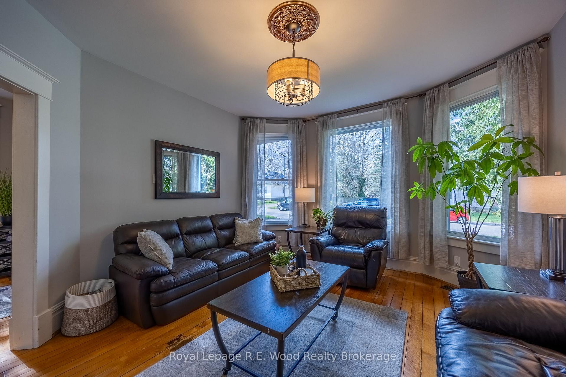 Photo 11 of 10 George Street, Tillsonburg — HOMEH