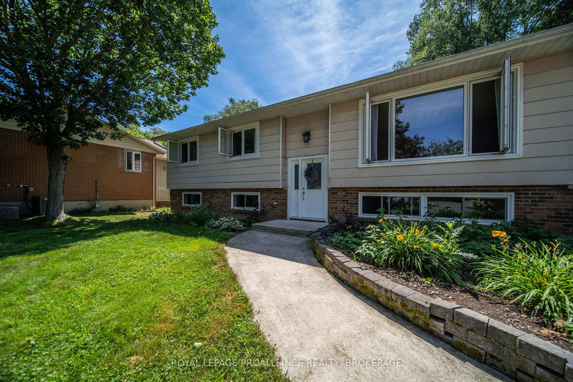 Photo 5 of 94 Nicholson Point Road, Loyalist, Lennox and Addington - South — HOMEH