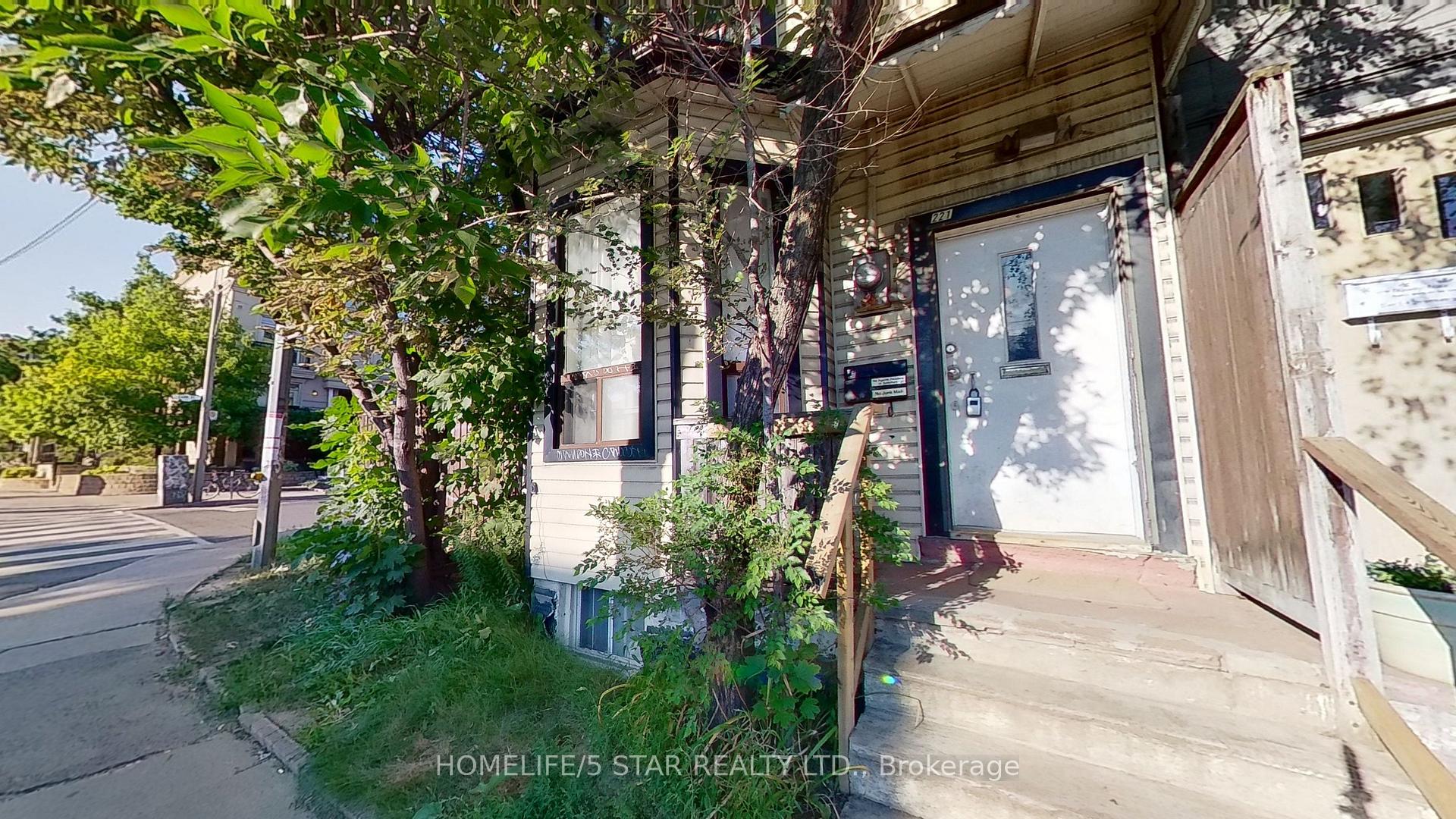 Photo 1 of Unit Apt 4, 221 Bathurst Street, Toronto, Trinity-Bellwoods — HOMEH