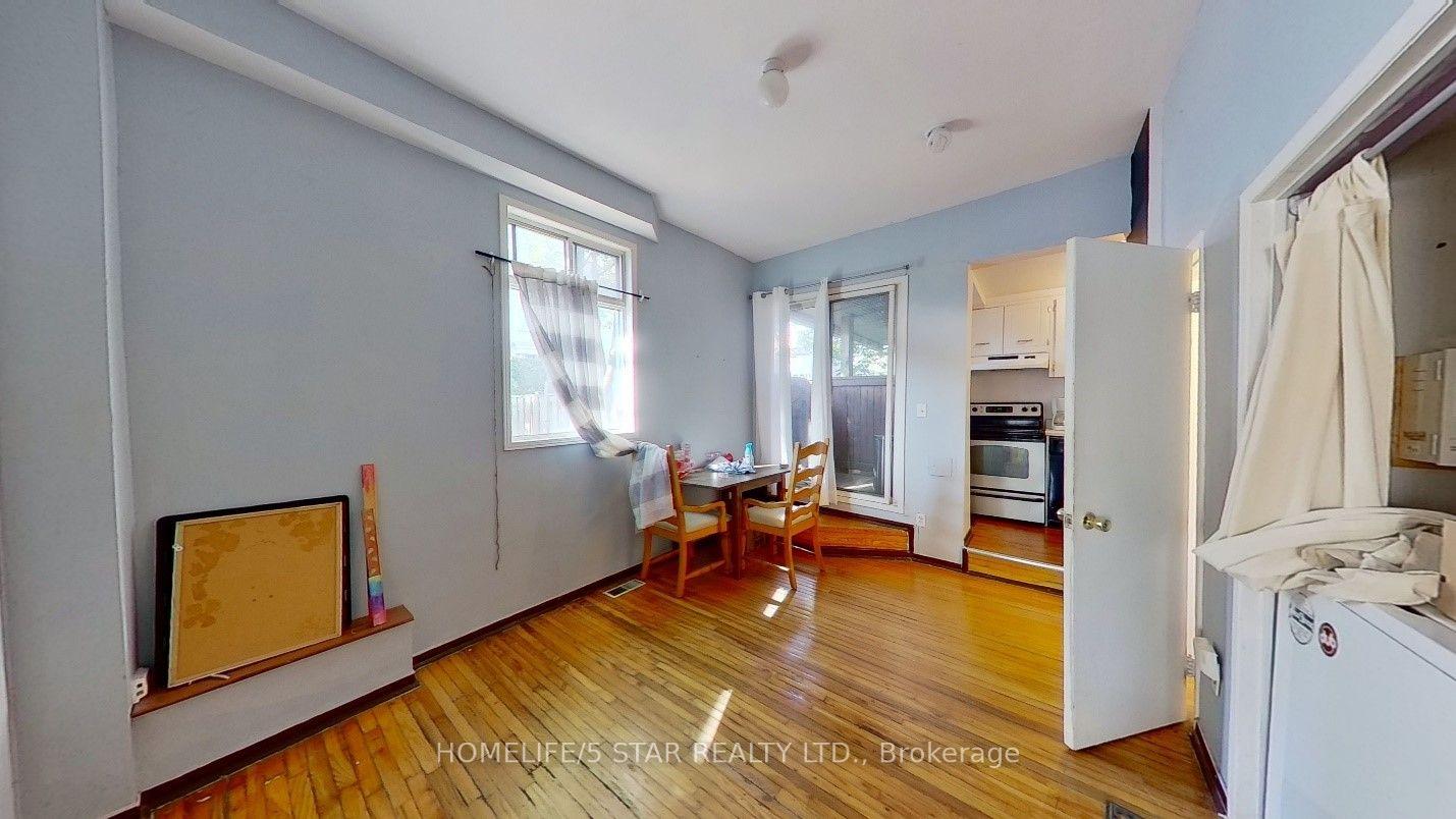 Photo 2 of Unit Apt 4, 221 Bathurst Street, Toronto, Trinity-Bellwoods — HOMEH