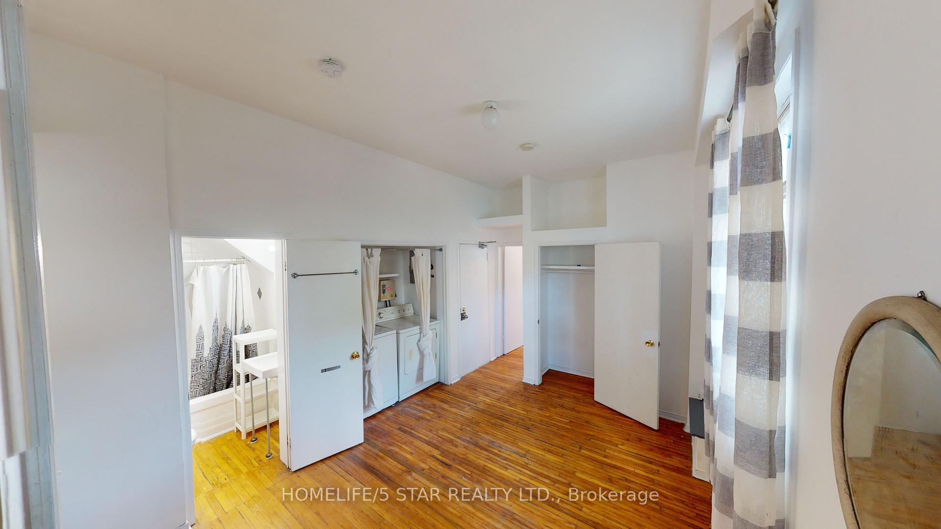 Photo 4 of Unit Apt 4, 221 Bathurst Street, Toronto, Trinity-Bellwoods — HOMEH