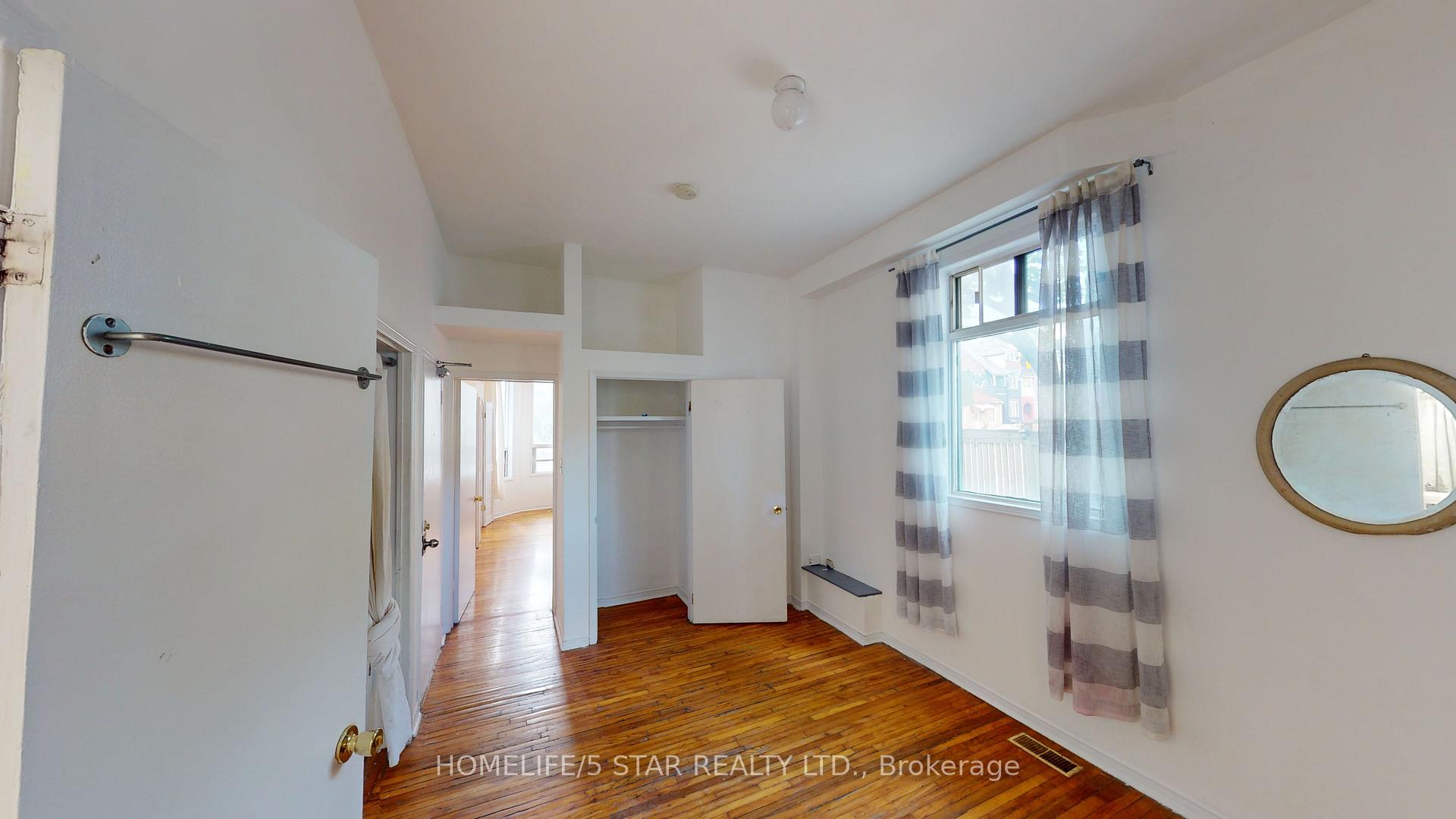 Photo 6 of Unit Apt 4, 221 Bathurst Street, Toronto, Trinity-Bellwoods — HOMEH