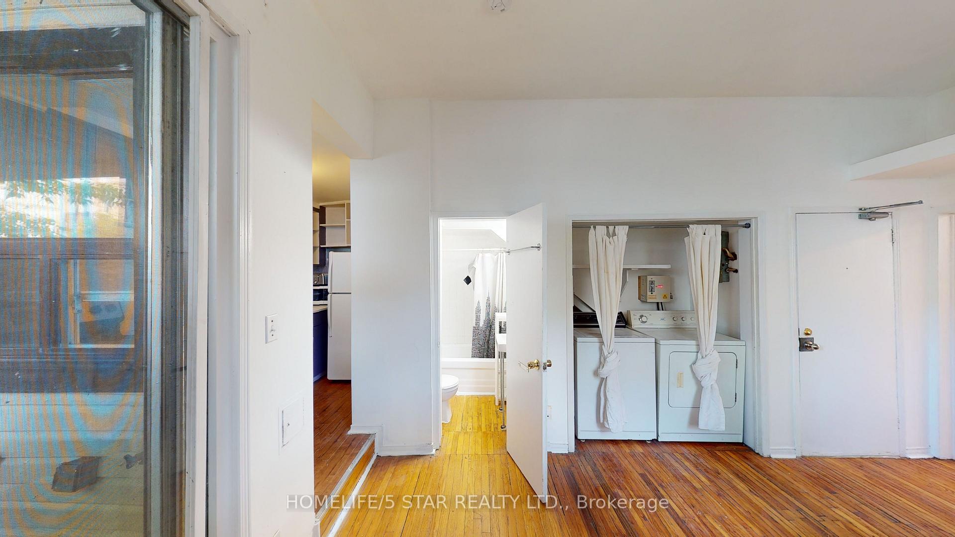 Photo 8 of Unit Apt 4, 221 Bathurst Street, Toronto, Trinity-Bellwoods — HOMEH