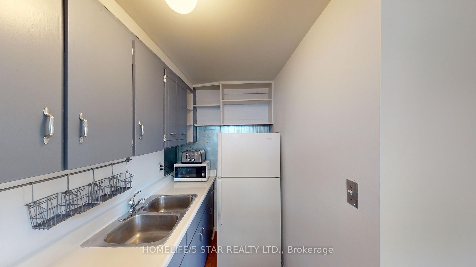 Photo 11 of Unit Apt 4, 221 Bathurst Street, Toronto, Trinity-Bellwoods — HOMEH
