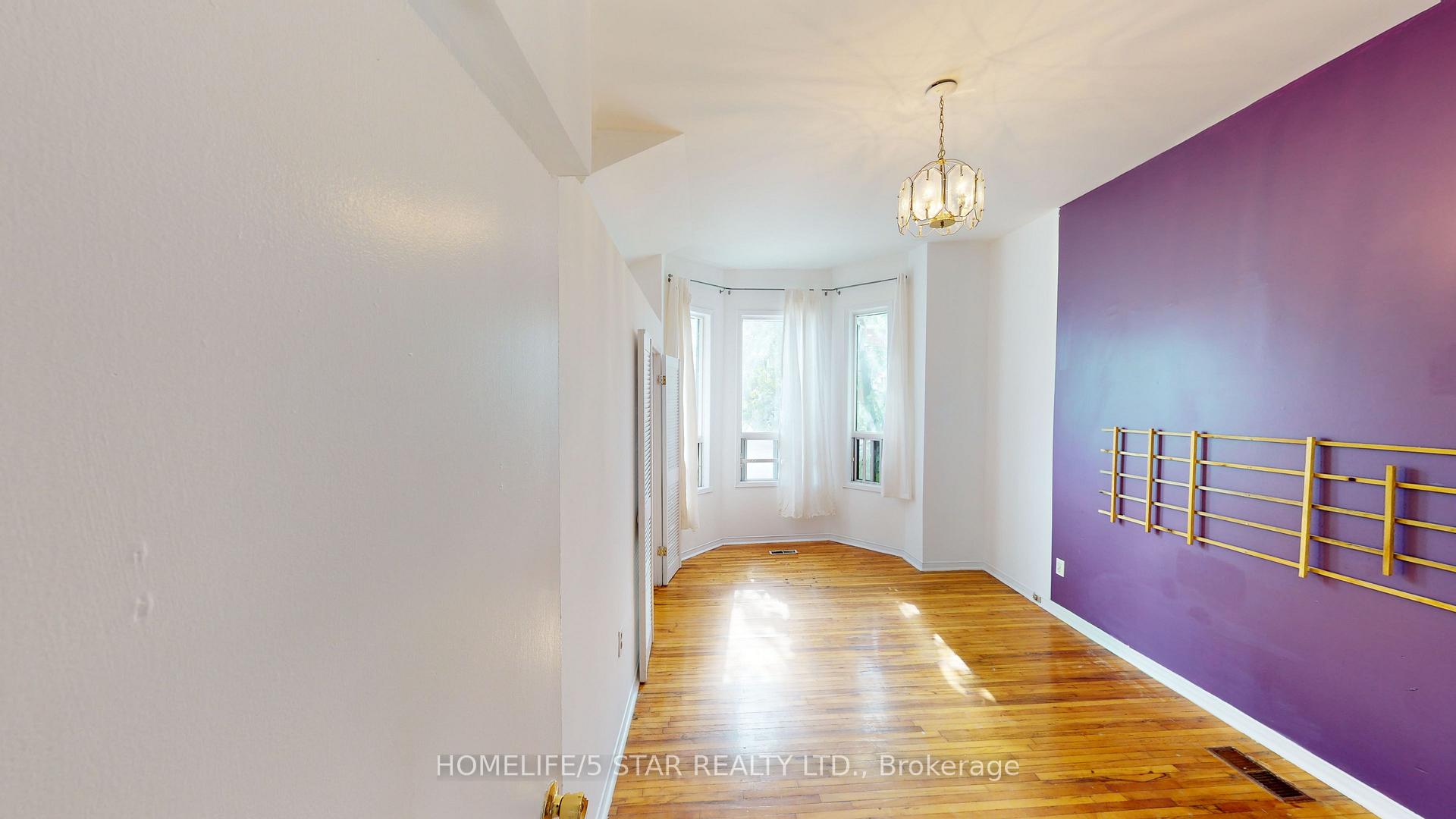 Photo 12 of Unit Apt 4, 221 Bathurst Street, Toronto, Trinity-Bellwoods — HOMEH