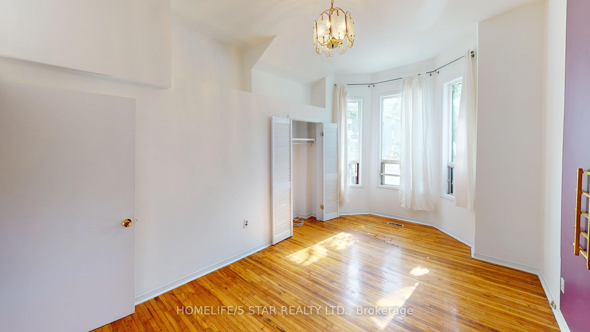 Photo 13 of Unit Apt 4, 221 Bathurst Street, Toronto, Trinity-Bellwoods — HOMEH