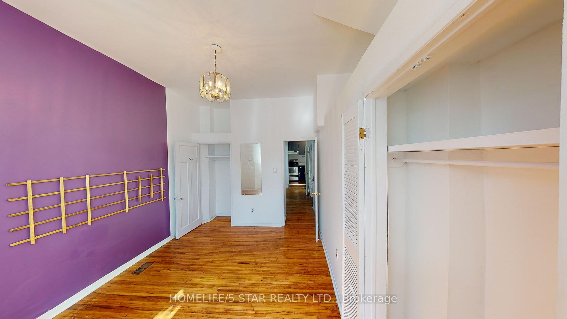 Photo 17 of Unit Apt 4, 221 Bathurst Street, Toronto, Trinity-Bellwoods — HOMEH