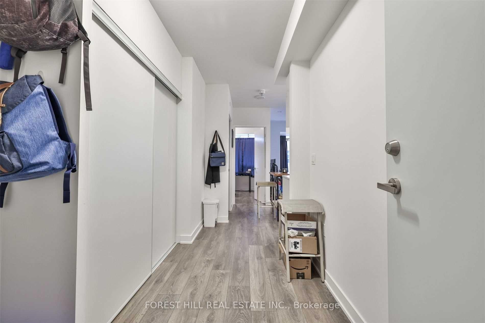 Photo 4 of Unit 806, 195 Redpath Avenue, Toronto, Mount Pleasant West — HOMEH