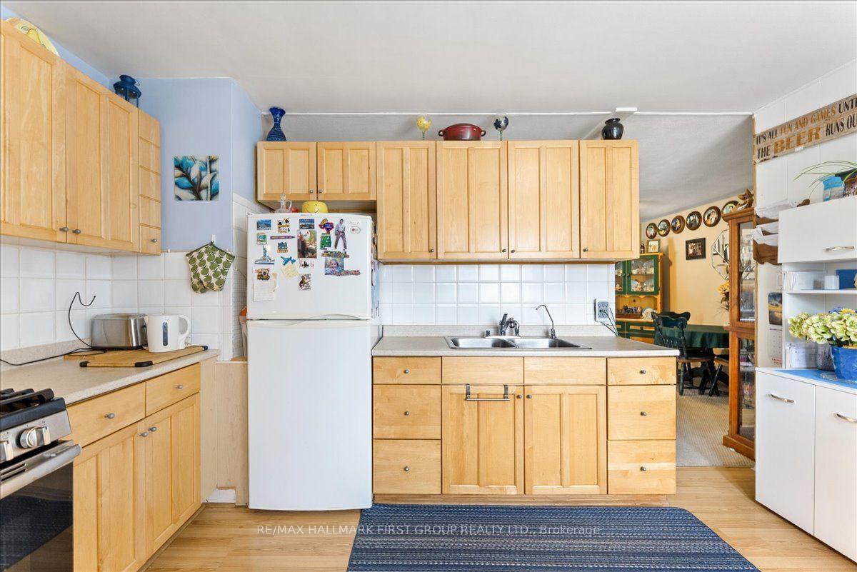 Photo 9 of 1014 Dunlop Street E, Whitby, Downtown Whitby — HOMEH