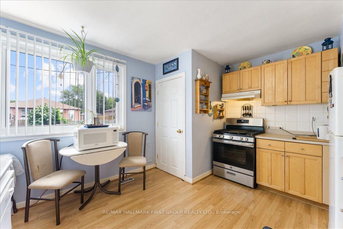 Photo 10 of 1014 Dunlop Street E, Whitby, Downtown Whitby — HOMEH