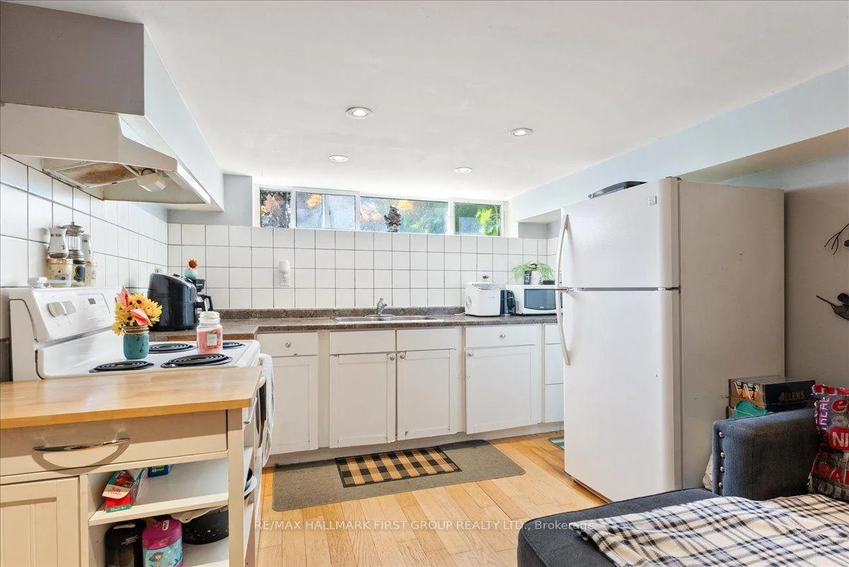 Photo 17 of 1014 Dunlop Street E, Whitby, Downtown Whitby — HOMEH